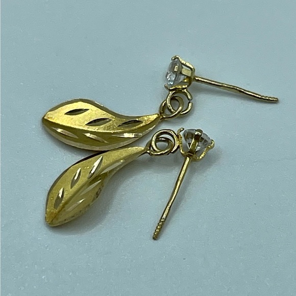 Vintage 1970's Leaf Tiny Dangle Gold Plated & Solid 14k Synth. Diamond Earrings - Picture 8 of 13